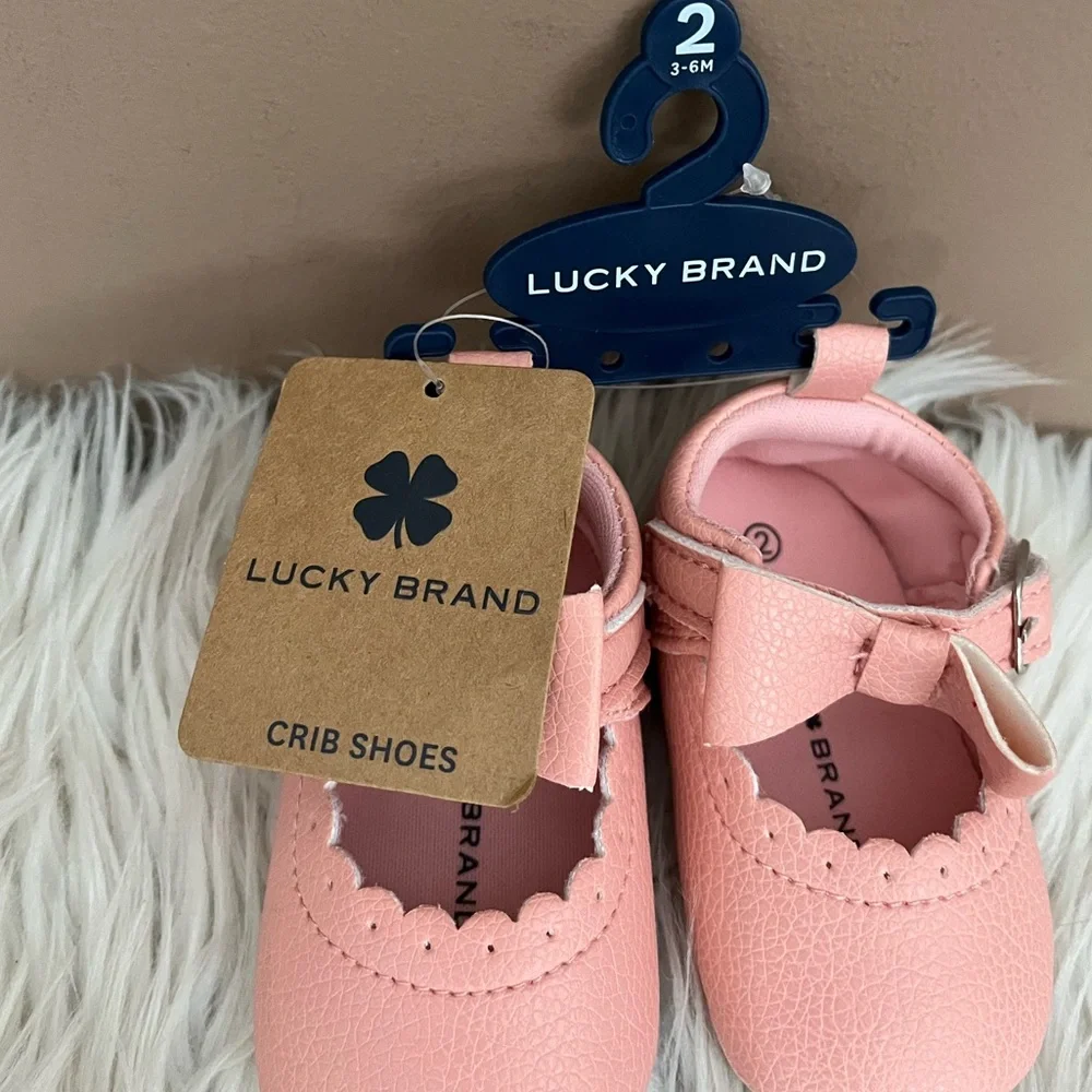 {Lucky Brand} Baby Girl Crib Shoes with Bow Detail in Pink - Size 2 (3-6 months)